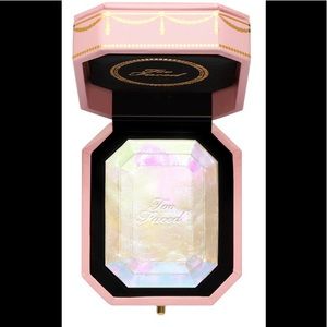 Too Faced Diamond Light